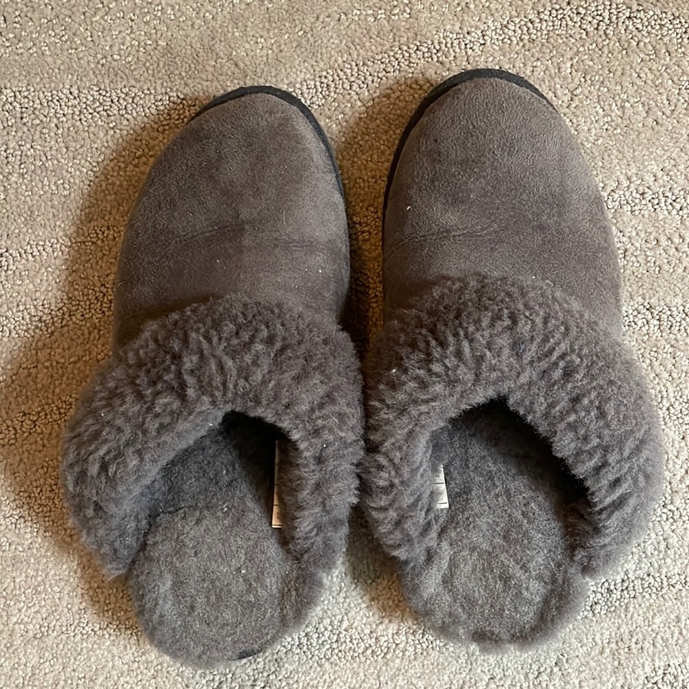Eddie Bauer Slippers - Size 8